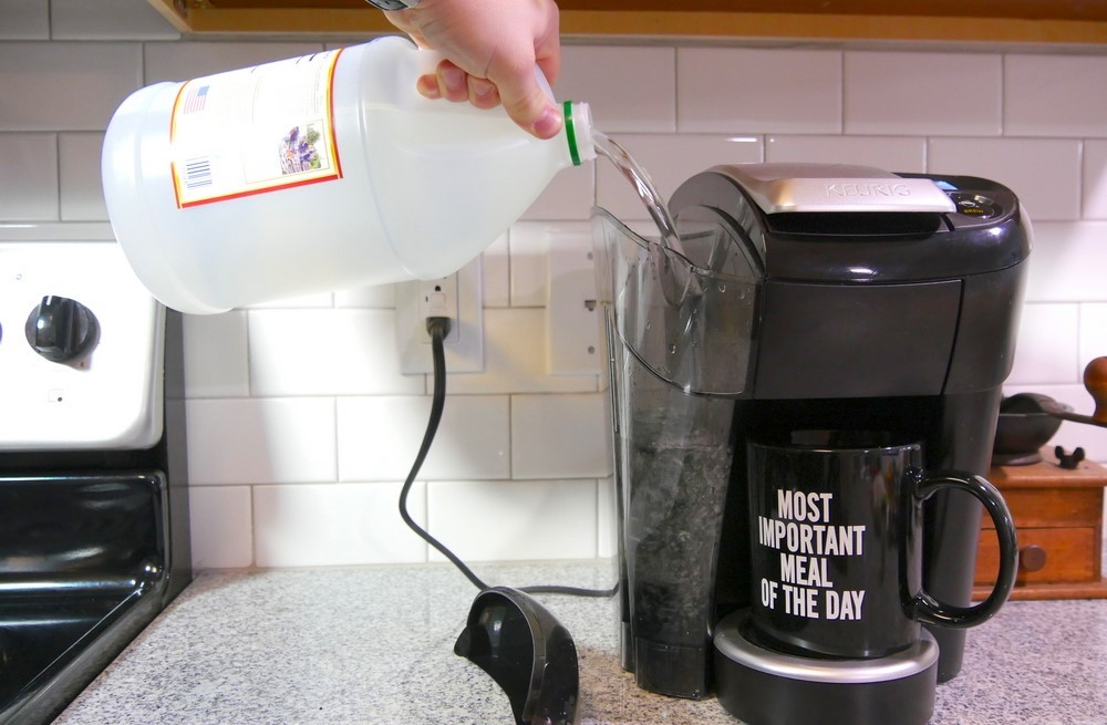 Чем и как почистить кофемашину от накипи в домашних условиях?