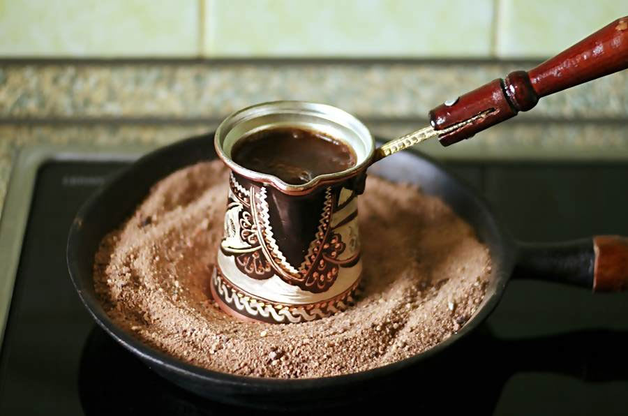 Как готовить кофе в джезве на песке в домашних условиях